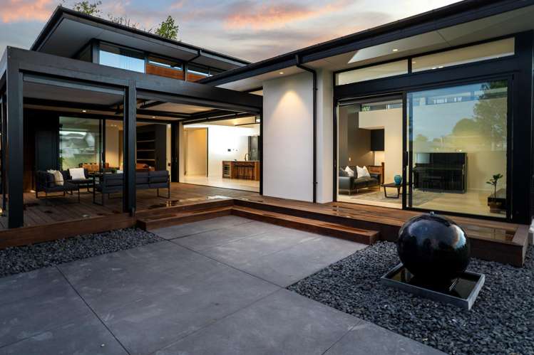 49 St Andrews Square Strowan_23