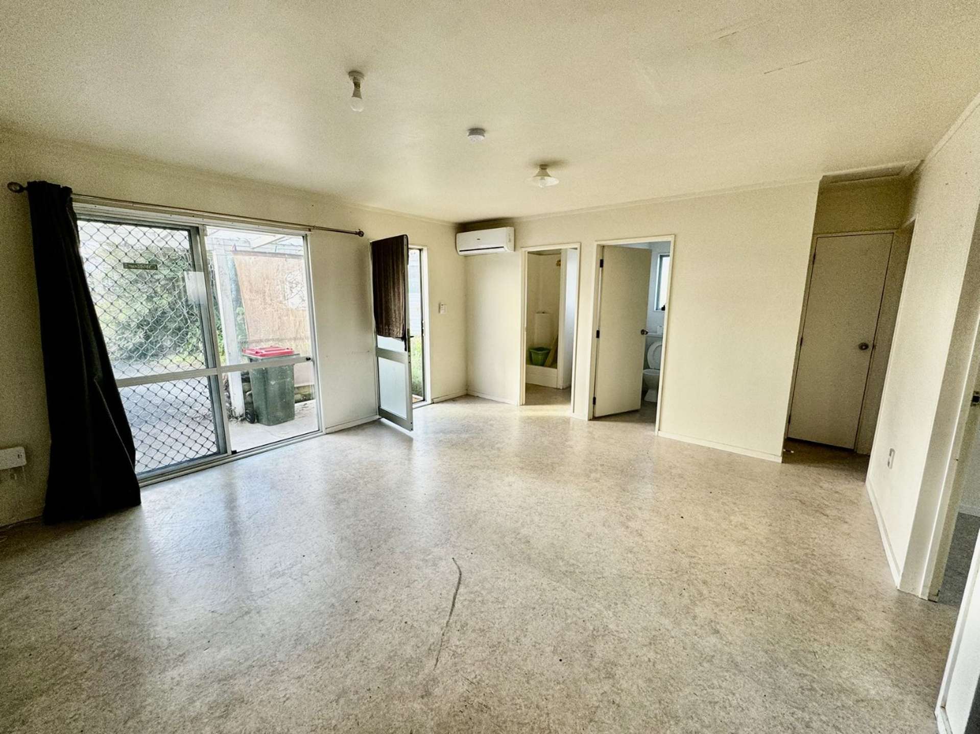 Back Unit/11A Shamrock lane 1801 Waitakere City Houses for Rent