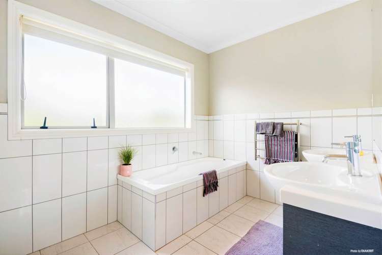 216 Kyle Road Greenhithe_8