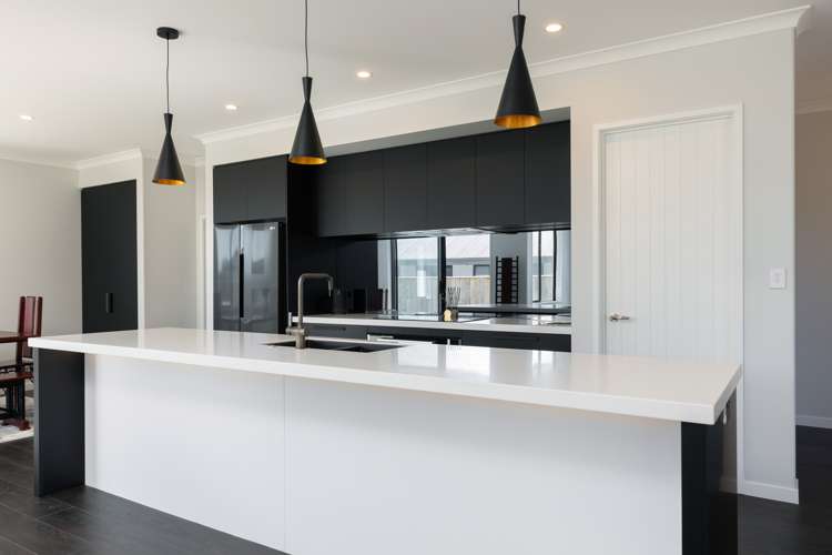 3 Caproni Road Burleigh_8