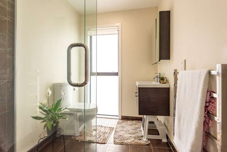 16 Red Beech Avenue Woodridge_19