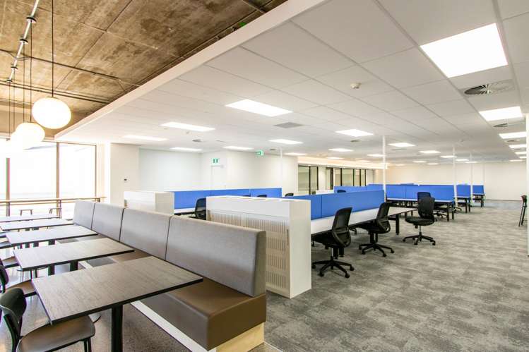 C.2/1 The Strand Takapuna_2