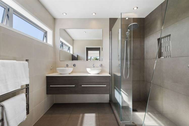 17 Mayfair Crescent Mairangi Bay_18