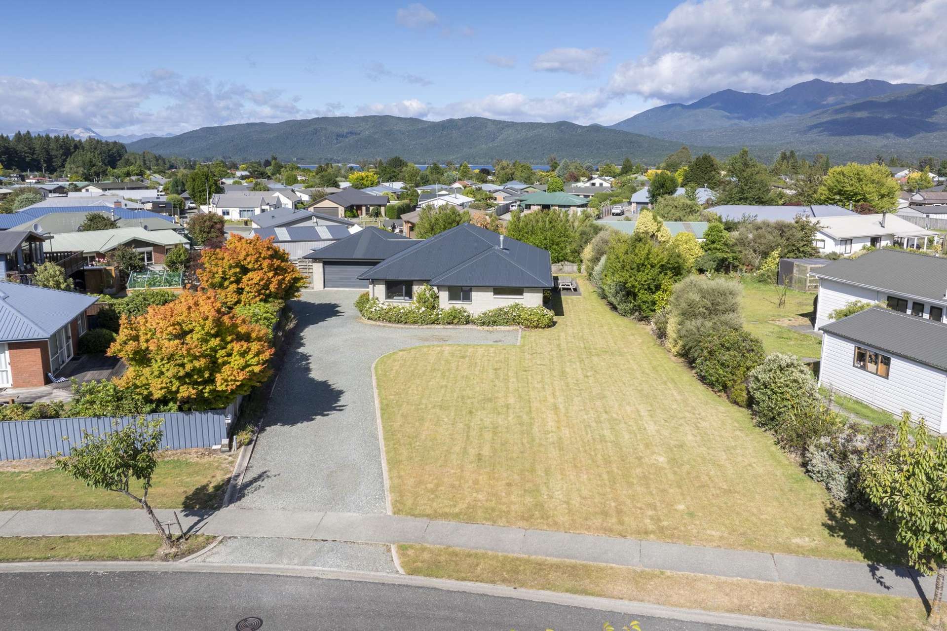 60 Lawson Burrows Crescent Te Anau_0