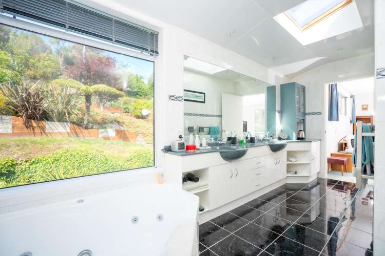 8 Boscobel Lane Tawa_10