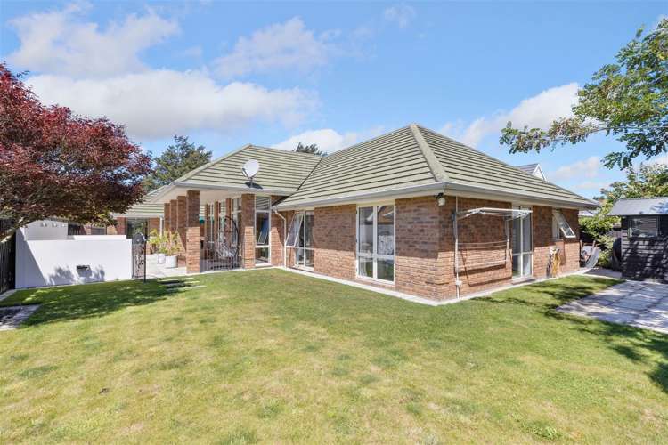 15 Apsley Drive Russley_21