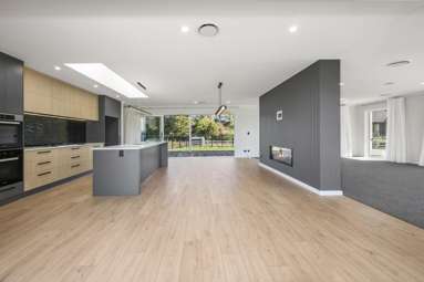 54 Great West Road_3