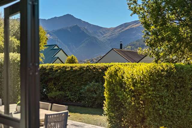 Easy Living in Sought After Kelvin Heights