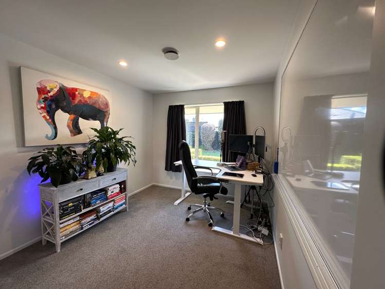 17 Burbank Drive Aidanfield_8