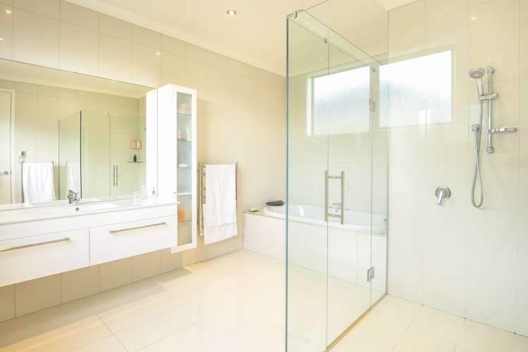 215 Newcastle Street Mahia_8