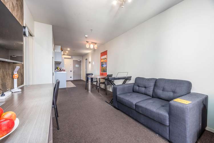 702/19 Anzac Avenue_3