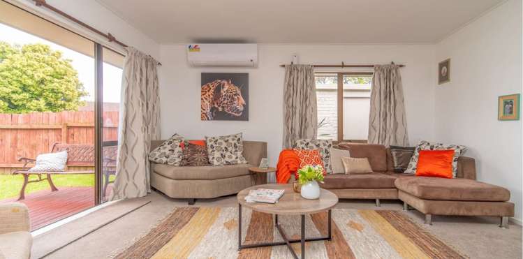 2/4 Tyndrum Place Highland Park_4