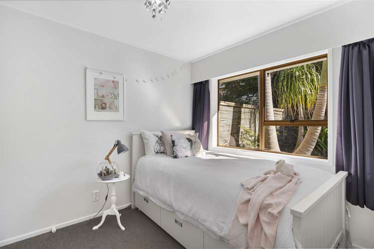 2/25 Mannering Place Hillcrest_13