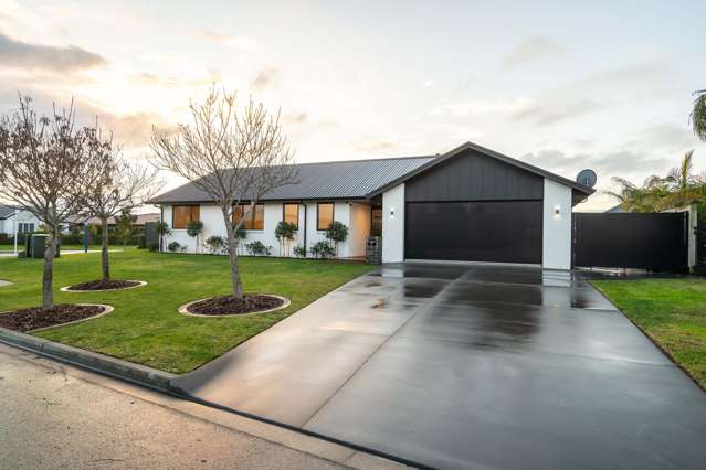 Home With Extended Living - Plus a Pool!