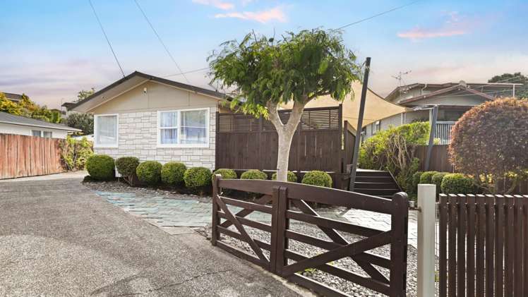 27 Manapouri Place Glenview_1