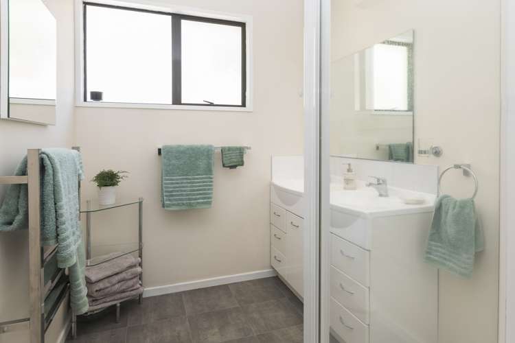 22 Momorangi Crescent Redwood_10