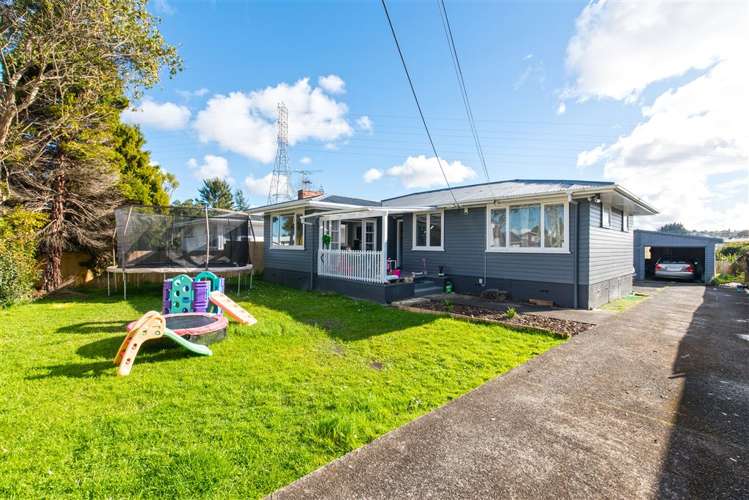 46 Cobham Crescent Kelston_0