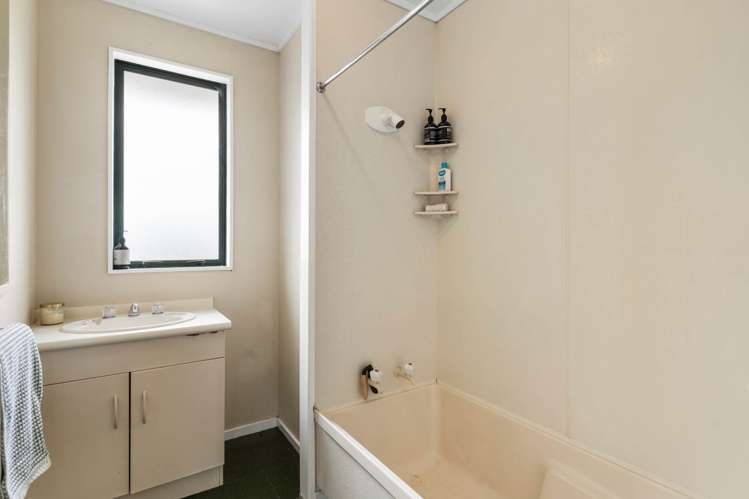 83 Sim Road Paerata_13