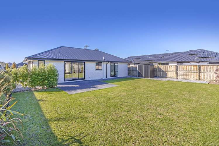 194 Faringdon Boulevard Rolleston_11