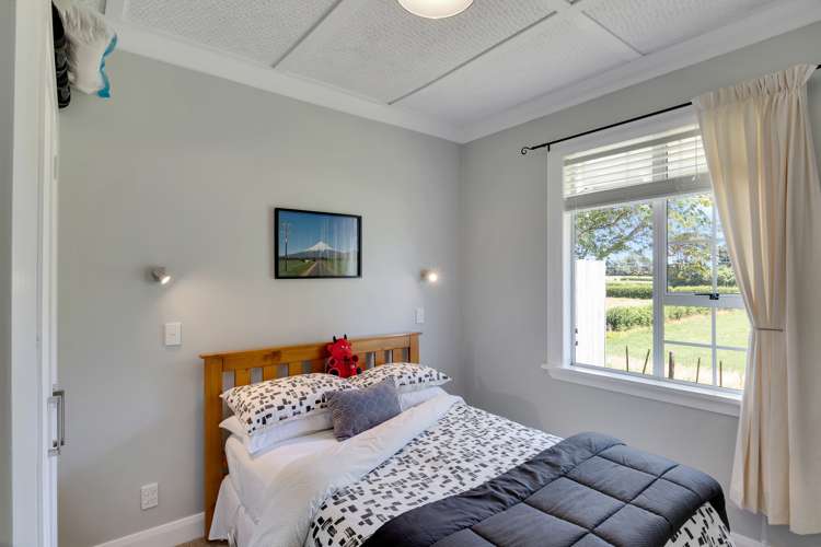 1397 Egmont Road Egmont Village_13