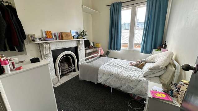 3 large bedroom flat 100 metres from the Terrace