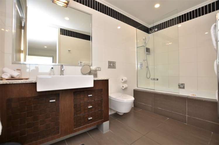 15/225 Lake Terrace Waipahihi_16