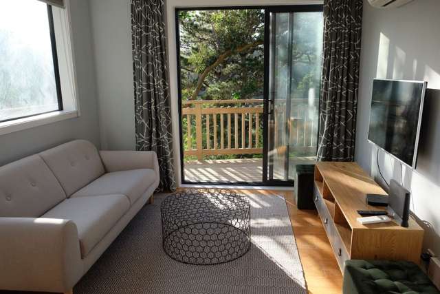 Fully furnished sunny 1brm home in Wadestown