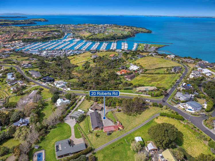 20 Roberts Road Matakatia Bay_30