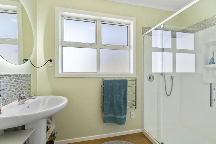 4 Kowhai Street Otaki Beach_16