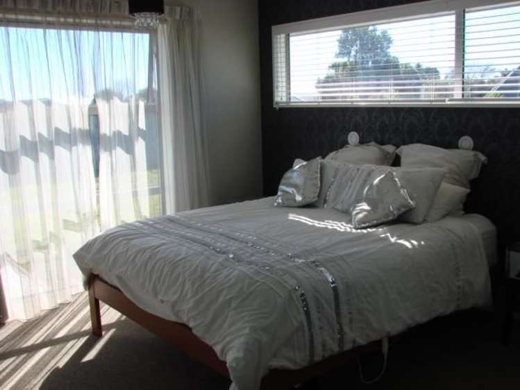 12 Ashley Drive Paroa_11