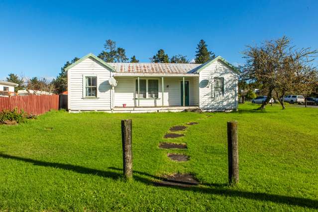 Charming 1910s Bungalow with Versatile Potential