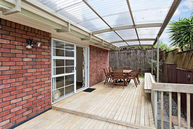 2/16 Fernbird Place Massey_3