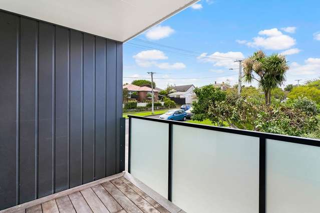 1/8 Knight Avenue Mount Albert_2