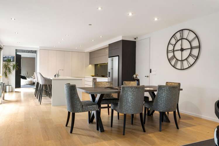 19 Devonport Lane Merivale_2