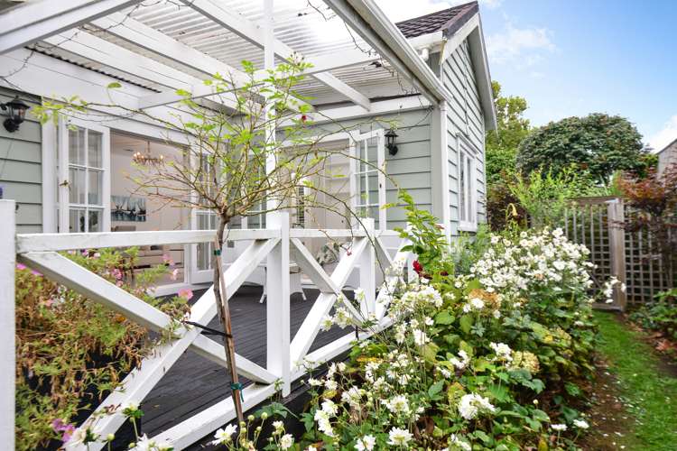 724 River Road Chartwell_13