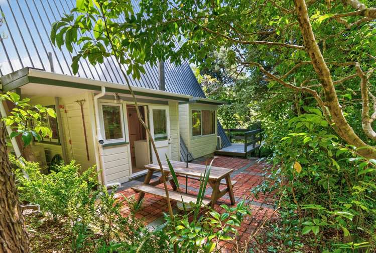 8 Tiniroa Grove Silverstream_25