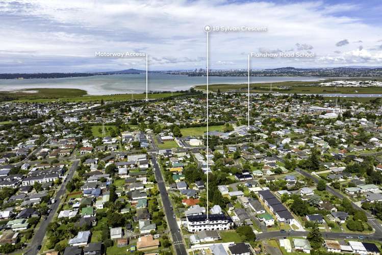 8/18 Sylvan Crescent Te Atatu South_10