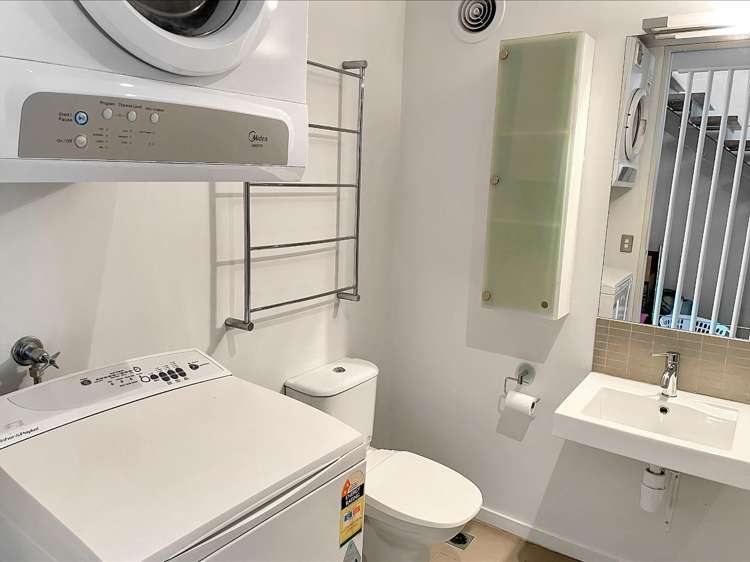 254/21 Left Bank 2185_7