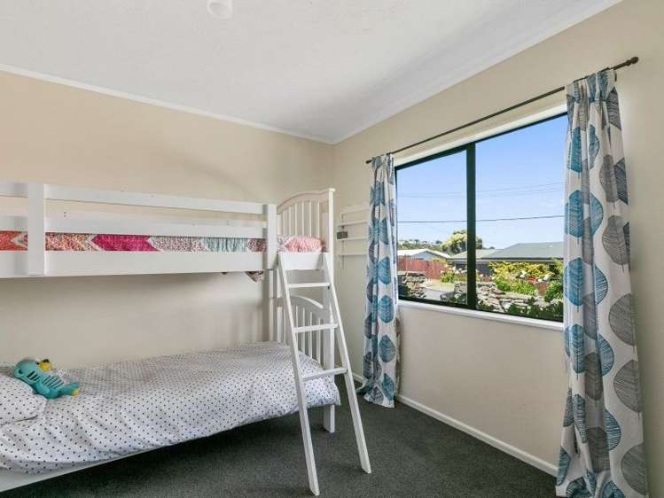 12 Tukanae Street Strathmore Park_15