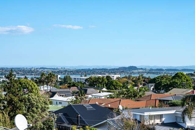 Big Home, Big Views, Hilltop Position