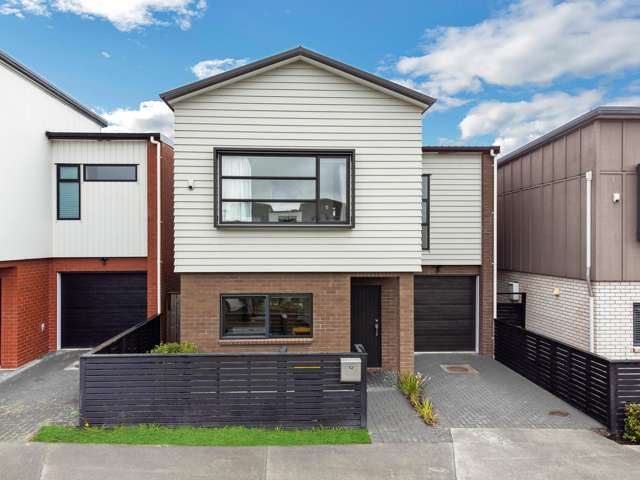 Vacant & Ready - Owners Moving Overseas!