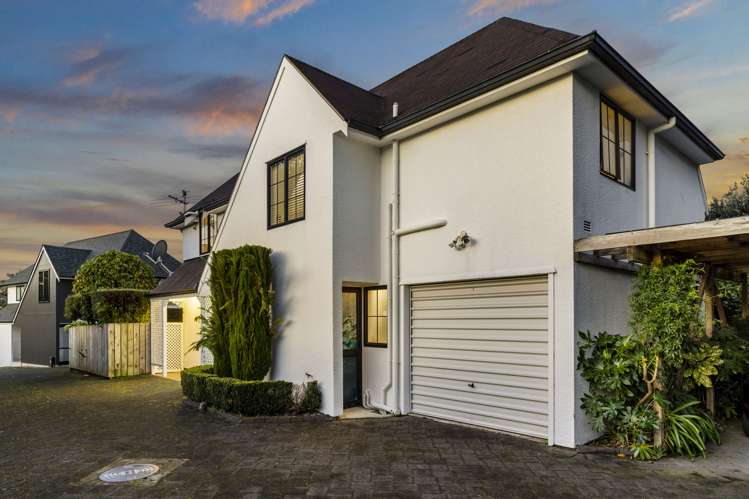 2/4 Whitworth Road Mount Eden_12