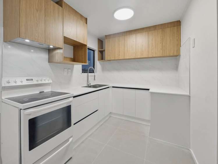 2/9 Maplesden Drive Clendon Park_7