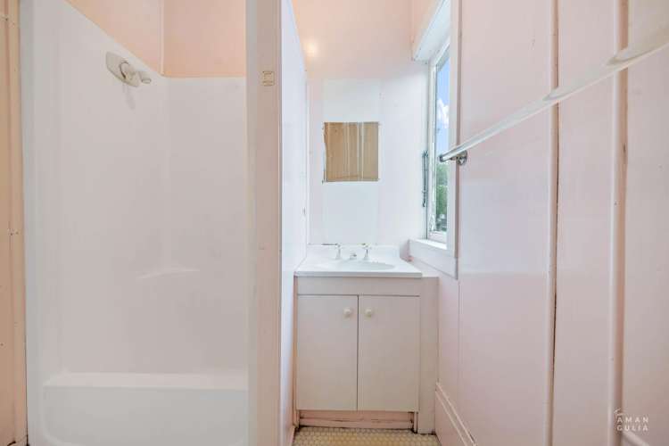 7 Warborough Avenue Epsom_19