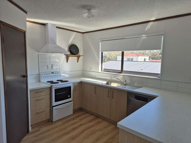 147 Knighton Road 1076_3