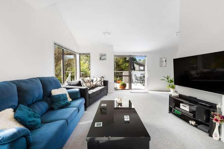 2/685 East Coast Road Browns Bay_7