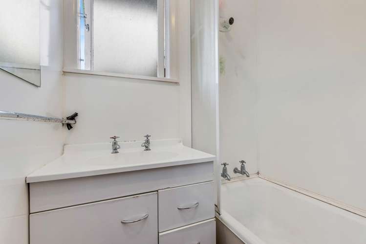 21 Farnborough Crescent Mangere_7