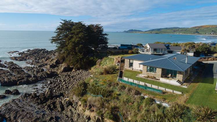 9 Esplanade Kaka Point_17