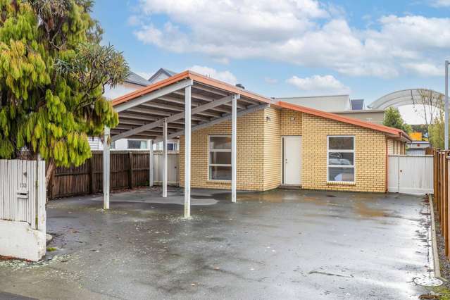 5 Bedrooms, Standalone Inner-City House!