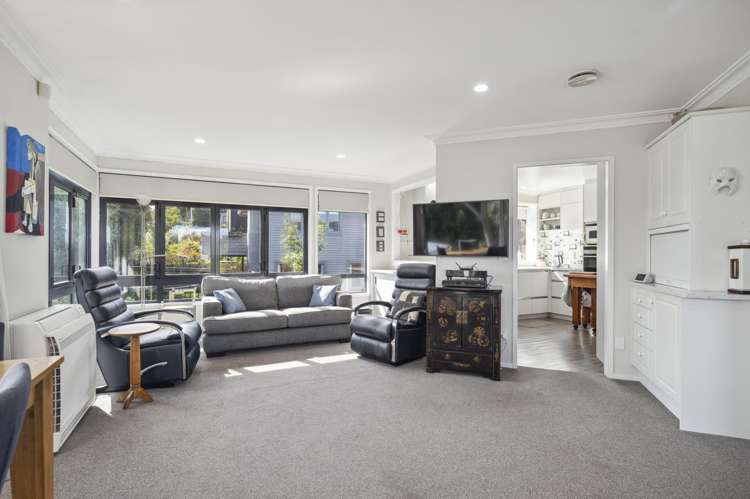 2/7 Waihora Street Hilltop_8